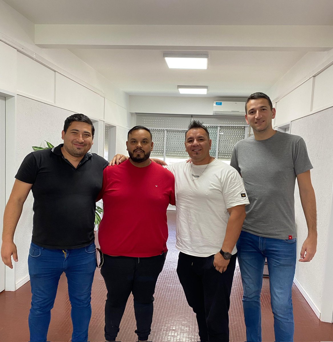 JApdfa's tweet photo. #CABA 📌

El viernes 6-10 nuestros compañeros @_mauriciosalas @ESTEBAN_FER82 y @GraffNico visitaron al secretario adjunto del sindicato hermano de la #FederacionGraficaBonaerense y #Referente de la @CFTArgentina  #MatiasVelazquez https://t.co/kAbIjFf0Ey