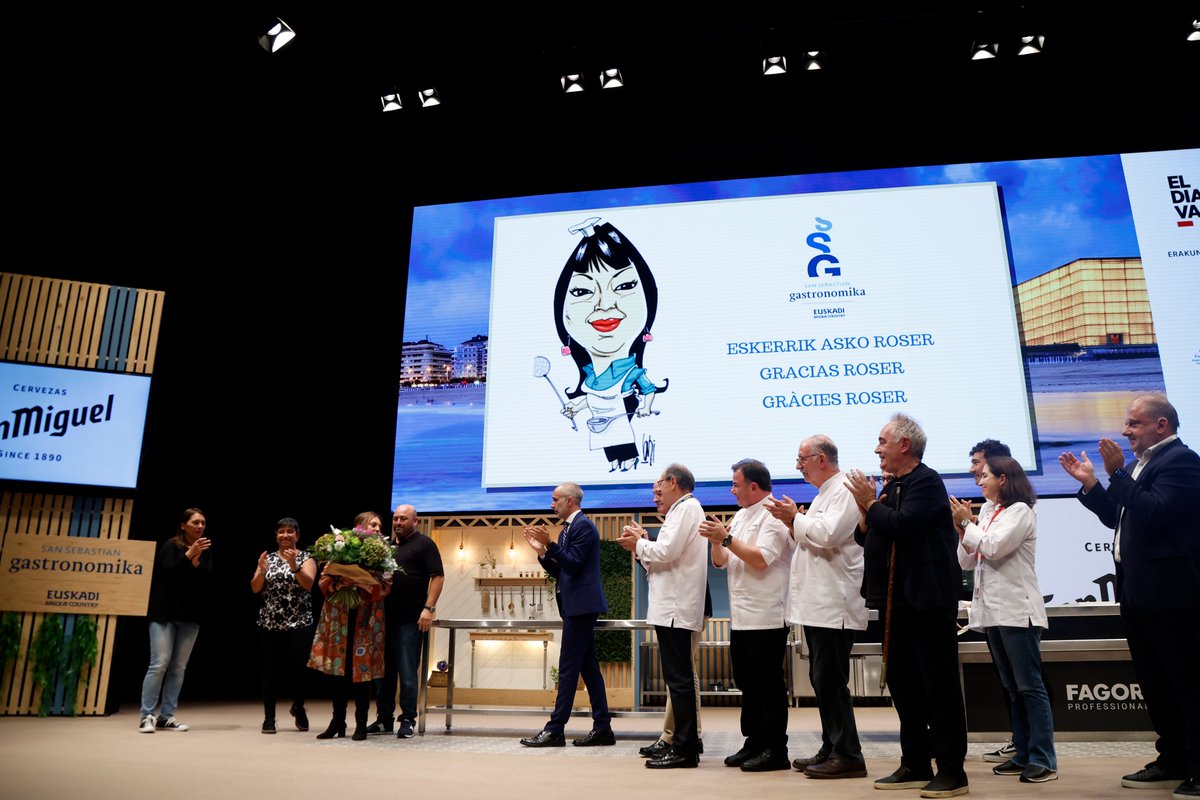 ferranadria's tweet photo. Muy contento y emocionado de recibir este precioso homenaje en @SSgastronomika. Muchas felicidades a todo el equipo por hacer posibles estos 25 años de este maravilloso congreso y, muy especialmente, a @rosertorras.
#ssg23 #ssg25aniversario https://t.co/3YO3bVZv2G