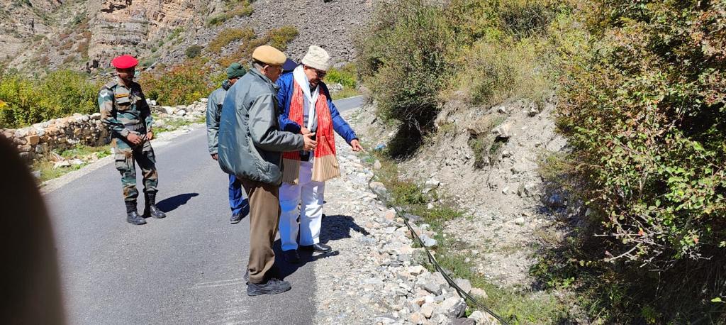 AjaybhattBJP4UK's tweet photo. Conducted an inspection of the roads constructed by BRO as part of the Bharatmala project, leading towards the picturesque Lipu Lake at Gunji. 🏞️ Impressed by the infrastructure development that will enhance connectivity to this natural wonder. 🚗🛣️
#LipuLake #BRO https://t.co/B25oWIux8Q