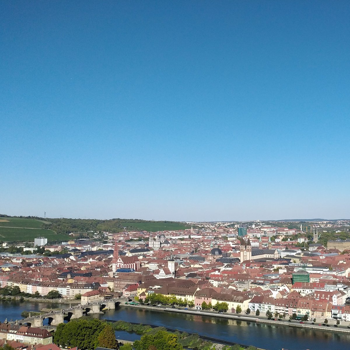 topodat's tweet photo. Über den Dächern von #Würzburg! Wenn man genau hinschaut, kann man auf dem Bild auch das Gebäude erkennen, in dem sich unser #Projektbüro befindet. Wir haben allerdings keinen Main- oder Festungsblick sondern schauen in Richtung Dom. https://t.co/edW4DZKeHZ