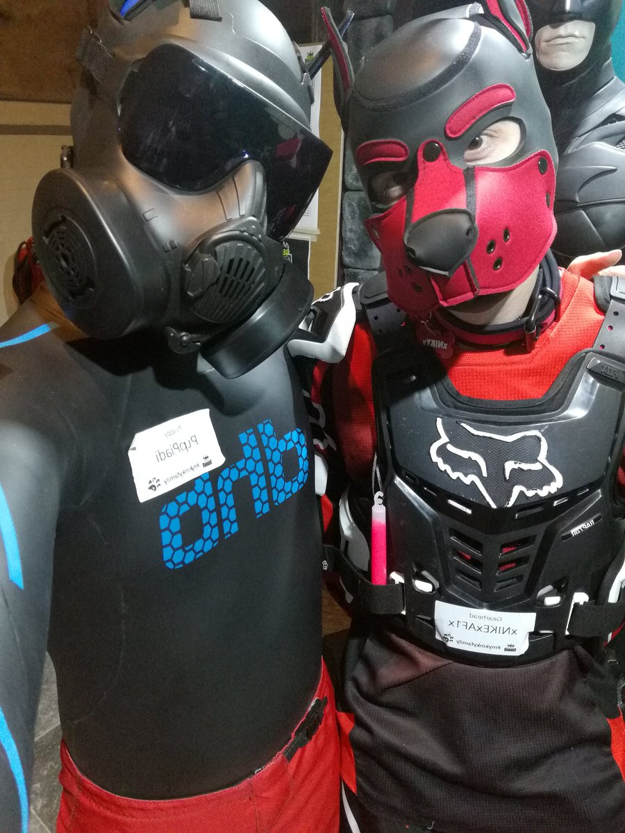 puppiadi's tweet photo. Awruff thanks to everyone that I got to meet this #GnD weekend, be it old or new friends 😊
I can't wait for the next one already, still lots of cuddles to be cuddled 😁😇

Puppy Neo (Insta)
@BikerPup_Raptor
@Rubdog_Riley
@xnikexaf1x
#gearndance #mykinkyfamily https://t.co/qAnxMMErpG