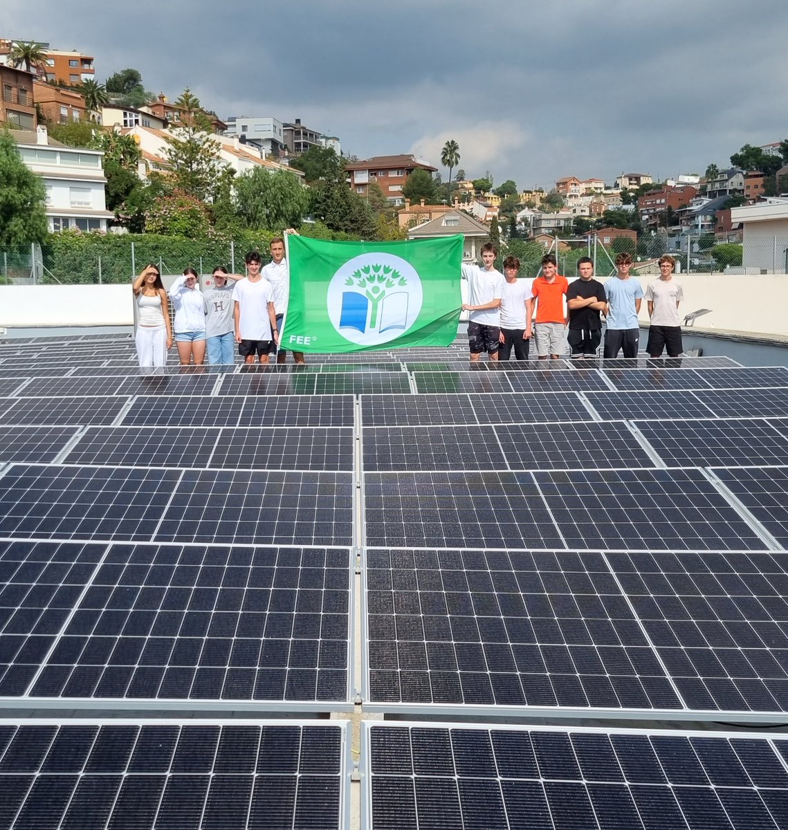 ASBschool's tweet photo. After four years (2019-23) ASB has proudly received the Green Flag, recognizing us as an official Eco School, one of the few international schools in Spain, signifying our commitment to continuous sustainable education in our community. ๐๐
#ASBcares #ASBserves #ASBlearns https://t.co/emN3wEdJei