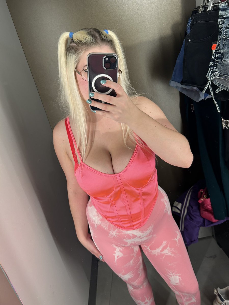 Sina (@sina_h3001) on Twitter photo Shopping 🛍️ Shopping 🛍️