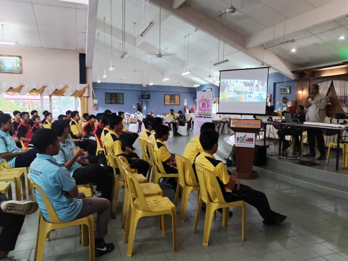 RozmanAbas's tweet photo. Bengkel Intensif MuzikXpress di Kolej Vokasional Seri Manjung, tkasih yg hadir. https://t.co/vDeCpsLsaO