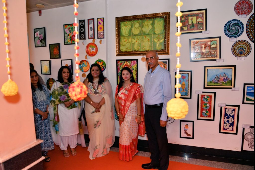 nsgblackcats's tweet photo. Creativity knows no bounds!

An Art Exhibition “ नavकृति” was organised by NSG Wives’ Welfare Association ( NWYA) at Manesar Garrison.

The families/ Personnel of NSG put up a vibrant collection of Art Work showcasing the extraordinary talent and passion. https://t.co/FZeGybSDVQ