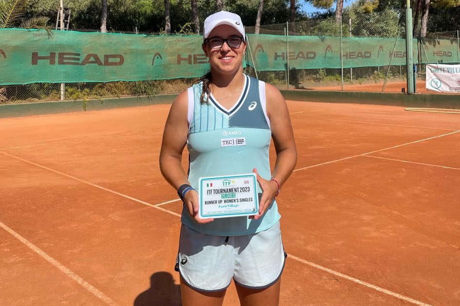 RFETenis's tweet photo. Un regreso de lo más 🔝 

Ane Mintegi vuelve un año después alcanzando la final en Cerdeña

Y lo hizo desde la previa con ¡6 victorias seguidas! 🤩

📲https://t.co/x3qaMCjjTo https://t.co/MnmbfwxHEa