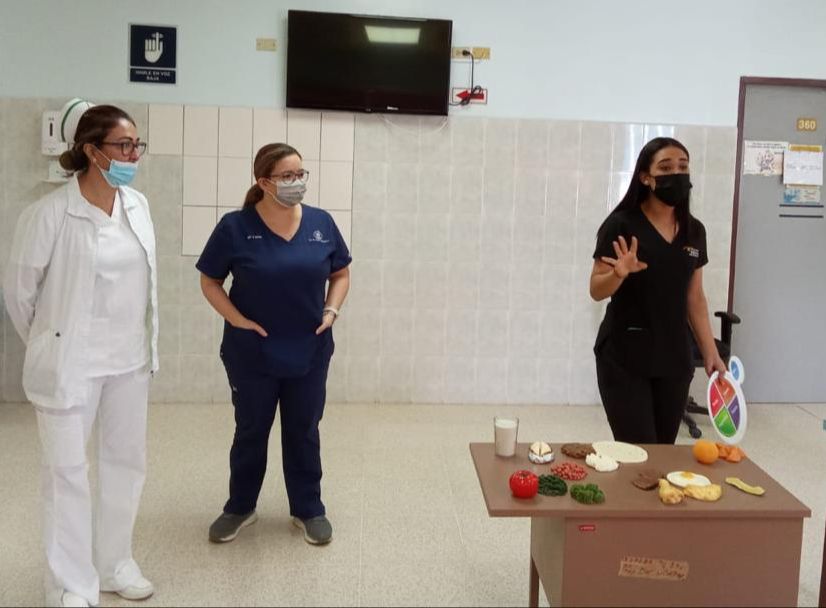 CSSPanama's tweet photo. #LosSantos
Personal de fisioterapia y nutrición de la Policlínica "Dr. Miguel Cárdenas B", dictan docencia en sala de espera dirigida adultos mayores con el tema: "Importancia de la actividad física y como tener una alimentación saludable".
#CSScontigo https://t.co/zZStZvOH1U