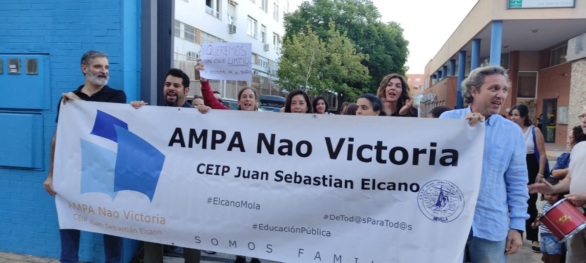 Hoy, junto a las familias, hemos reivindicado que merecemos un cole limpio y con unas instalaciones bien cuidadas para nuestr@s hij@s.

No pararemos hasta que el <a href="/Ayto_Sevilla/">Ayuntamiento de Sevilla</a> se comprometa a dar solución a nuestras demandas

El miércoles 11 volveremos a reivindicarlo a las 08:50