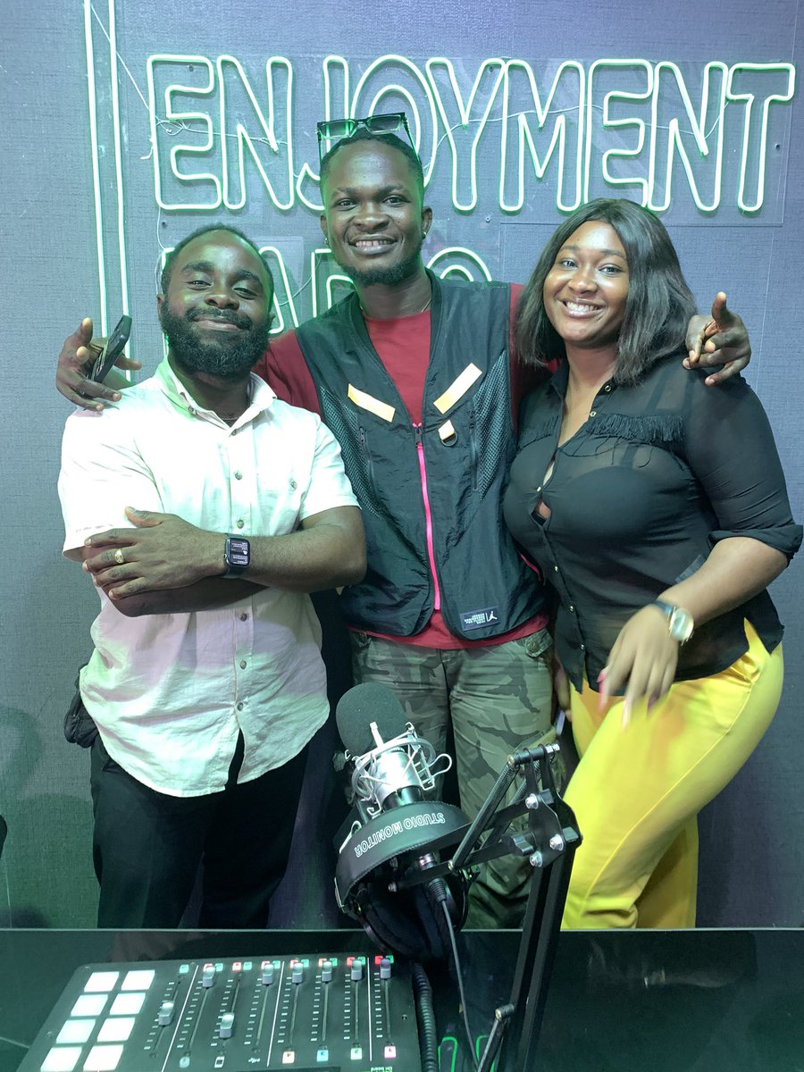 enjoyment_radio's tweet photo. ♻️EnjoymentCafe✳️ An inspiring conversation with the rising star, @yawrayofficial just came to a close…we are glad to have you join our amazing #EnjoymentCafeCrew for the #ArtisteGuide segment...Have a #BetterDay
#enjoymentradio #enjoymentcafe #artisteguide #quameduke #yawray https://t.co/cEoGbRDMOC