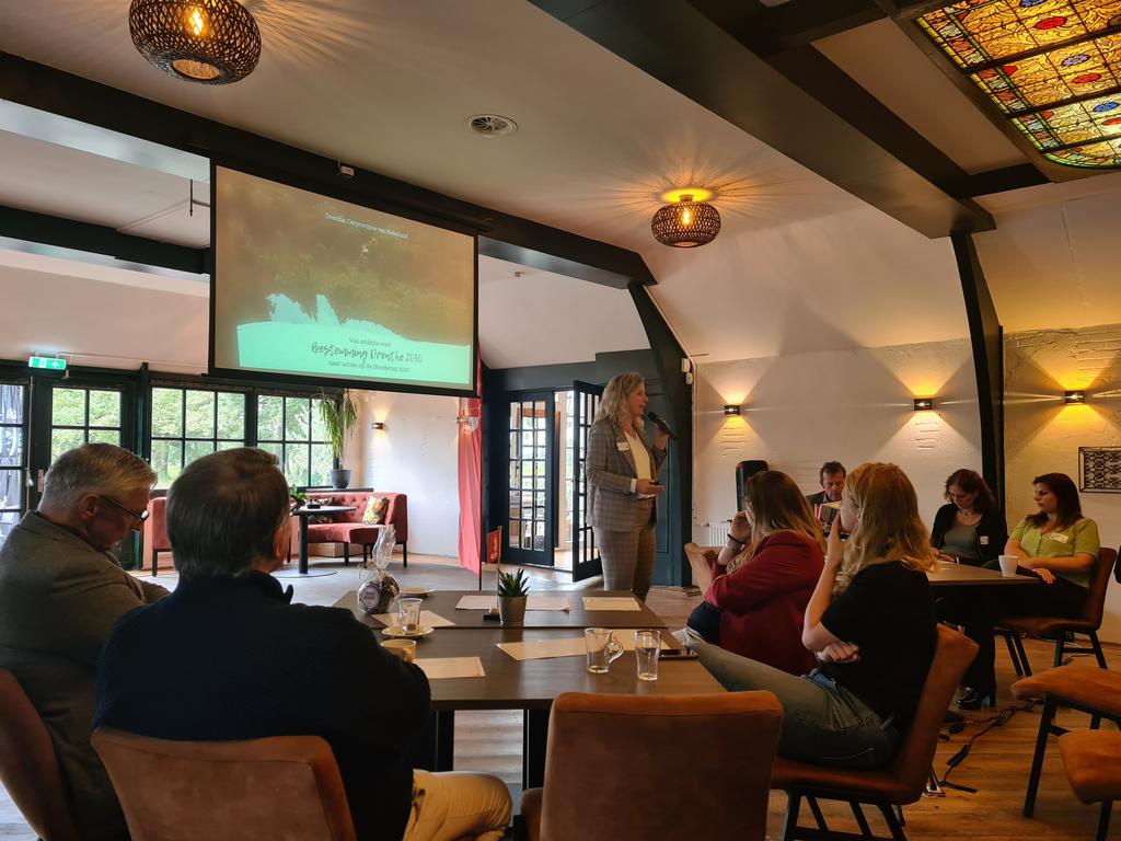 Vandaag zijn we aanwezig bij de bijeenkomst van Hondsrug Drenthe. Hier praten we ondernemers kort bij over het perspectief 2030. Ook gaan we in gesprek over hoe ondernemers hier zelf aan kunnen bijdragen.

#perspectief2030 #oerdrenthe