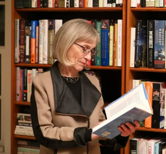 🏅 Premio Nobel de economía 2023 a Claudia Goldin "...por haber avanzado en nuestra comprensión de los resultados en el mercado laboral de mujeres."

Acá, el resumen de tres de sus artículos más importantes:📑

Abrimos hilo🧵