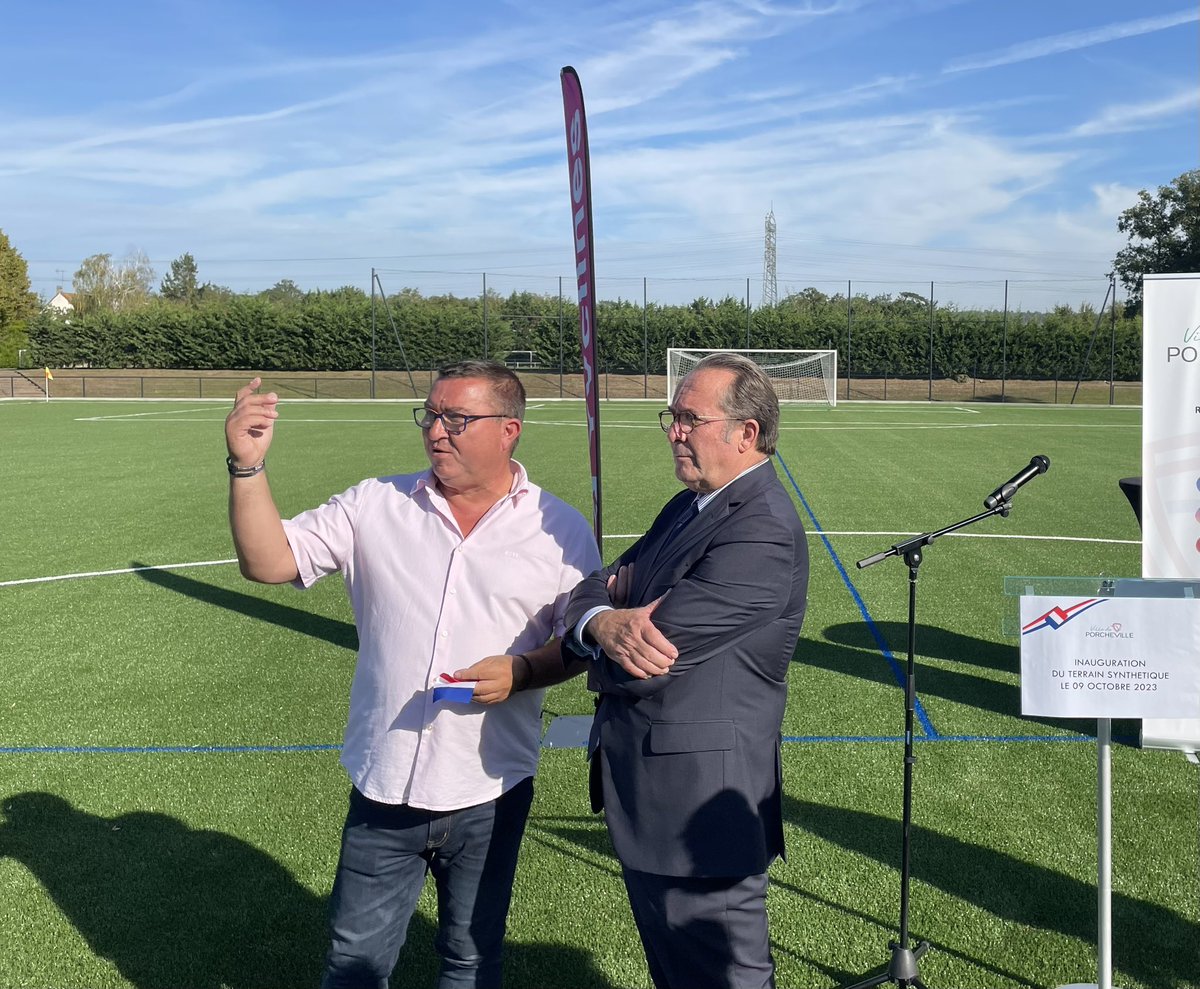 pierre_bedier's tweet photo. Un nouvel équipement tant attendu par les footballeurs du Football Club de Porcheville, l’inauguration du terrain synthétique de Porcheville réalisé avec le soutien du Département @Les_Yvelines dans le cadre d’un contrat de proximité. https://t.co/S3UWnME7FO