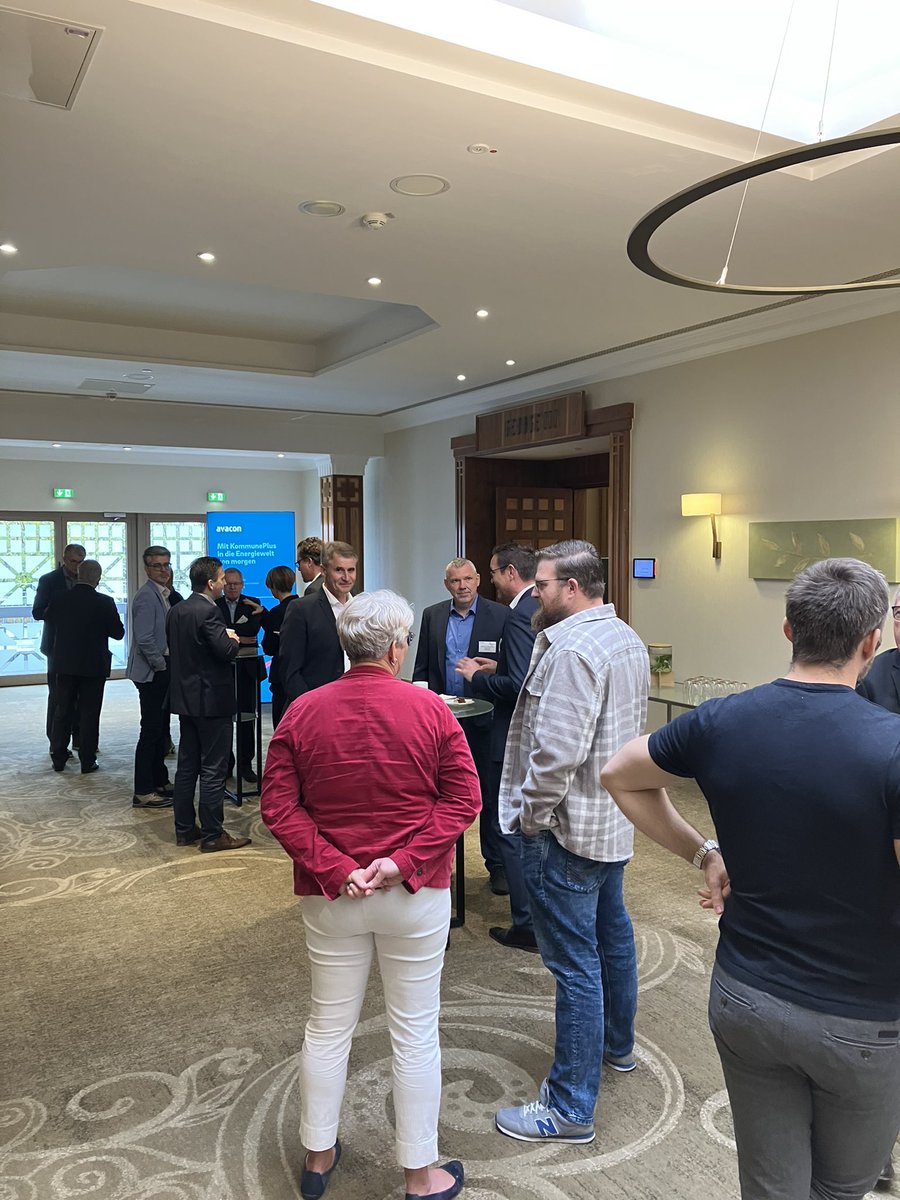 baumgarten_ralf's tweet photo. Kommunaler Dialog der #Avacon:
Strategien zur #Energiewende, #Kundenbetreuung, #Wärmeplanung
Sehr gute Resonanz durch unsere Partnerkommunen, interessante und angeregte Gespräche im Nachgang 👍😊🔌🔋💡 https://t.co/n8Zku5QSQ4