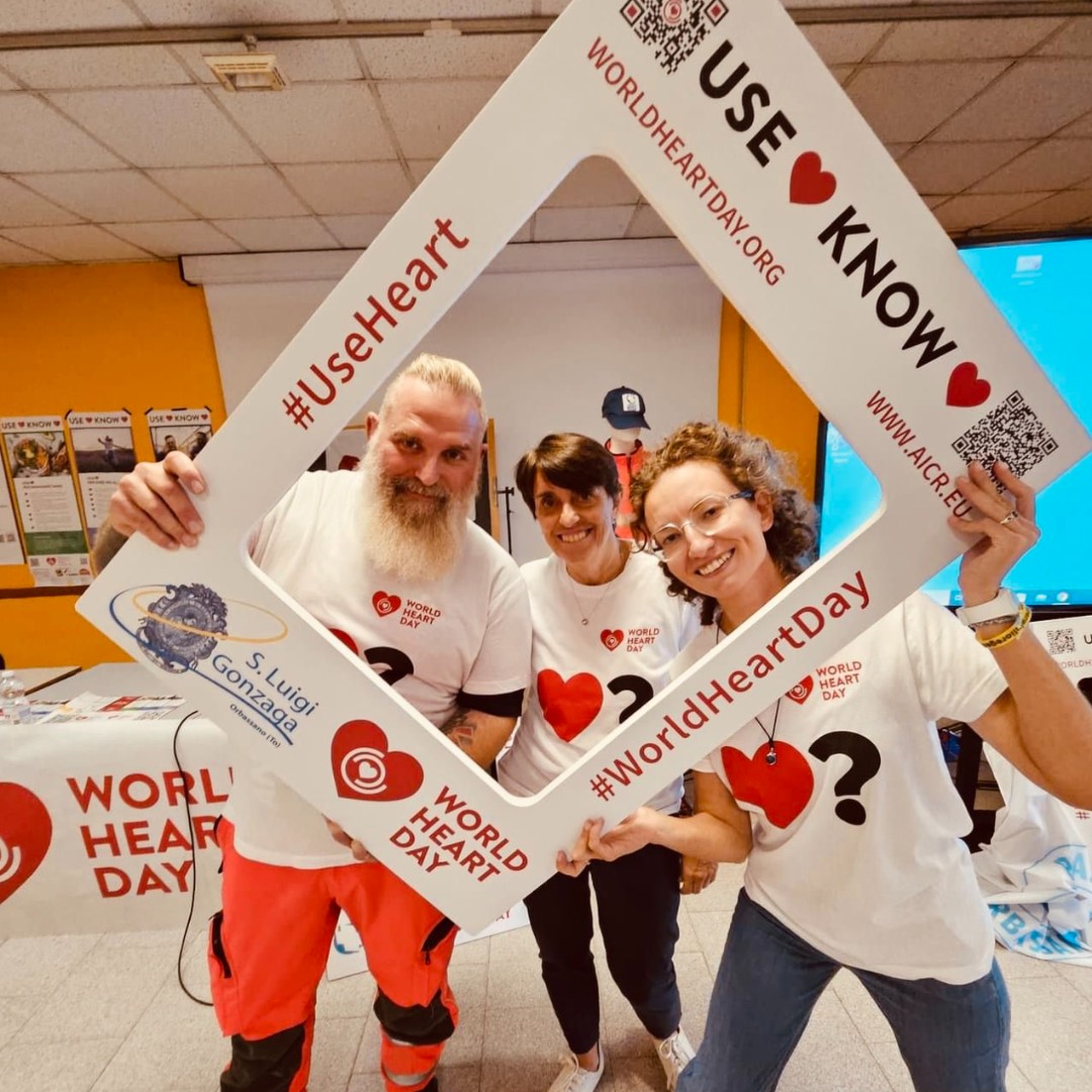 worldheartfed's tweet photo. From every corner of the 🌎🌍🌏, people proudly wore our USE ❤️ T-shirts (or their unique version of them) to mark #WorldHeartDay 👏👏👏 Thank YOU for spreading our message of heart health for everyone! https://t.co/Rd8IHZzyK2