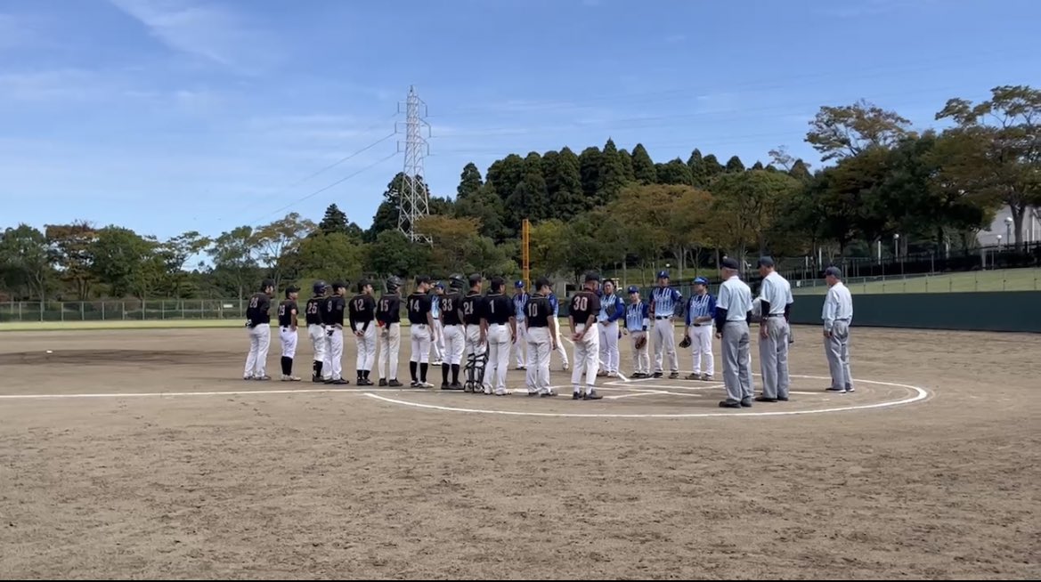 hakua_mito's tweet photo. 活動報告⚾️

10/8（日）大洗町民大会
VS  TEAM SLACK様
3-6（負け）

3-1で迎えた4回の守り。2アウト満塁でボールは高く舞い上がりセンターへ。誰もがチェンジと思ったその瞬間ボールは🌞と仲良しに…ボールを見失った野手をかすめ落下し一挙3失点…野球って怖い🥶
#草野球
#水戸市
#メンバー募集 https://t.co/aCJ48l96wf