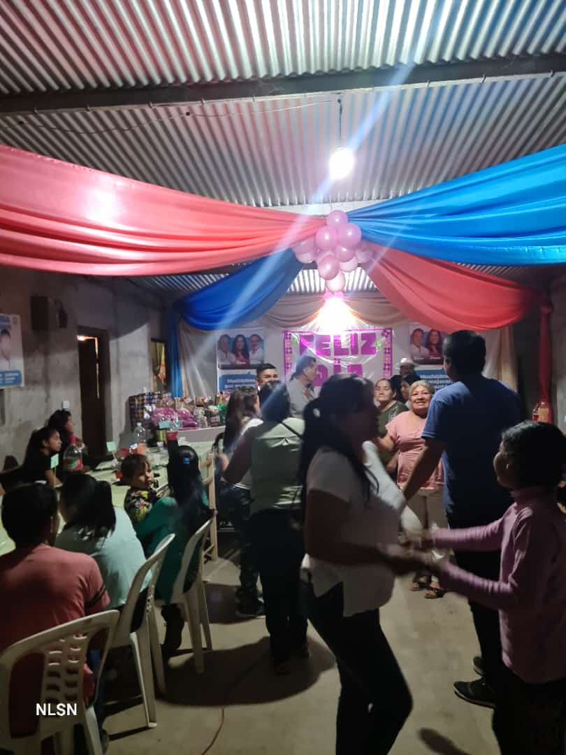 ArribaJujuy's tweet photo. DIA DE LA MADRE EN #LOBATON
Junto al vocal de #Rodeito Guido Rueda y su equipo de trabajo, en el mes de las madres las agasajamos con un brindis, regalos y muchas sorpresas mas.
🧵👇 https://t.co/zmgfAplTpK