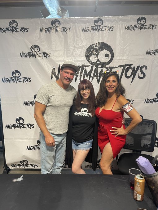 Always a good time at @nightmaretoys when Felissa Rose and Dave Sheridan are in the house!! 😜🖤  #HorrorCommunity<a class="tags" target="_blank" title="On Twitter" href="/?out=eyJ0eXAiOiJKV1QiLCJhbGciOiJIUzUxMiJ9.eyJpYXQiOjE3MjA3NDIzNjQsImlzcyI6InR3cG9ybnN0YXJzLmNvbSIsIm5iZiI6MTcyMDc0MjM2NCwiZXhwIjoxNzUyMjc4MzY0LCJyZWRpcmVjdF91cmwiOiJodHRwczovL3R3aXR0ZXIuY29tL25pZ2h0bWFyZXRveXMifQ.wde_UMZQ12z-iYET65YeR3cs6Xnw-GPSwGTxh_D1QzEDoSD_3xTiSrJalUA23ZsrG2XLBPCM7i3M0OUJxZiR4g">@nightmaretoys</a><a href="/tag/lasvegas"class="tags"><span>#lasvegas</span></a><a href="/tag/horrorcommunity"class="tags"><span>#horrorcommunity</span></a><a href="/tag/joebobsjamboree"class="tags"><span>#joebobsjamboree</span></a>