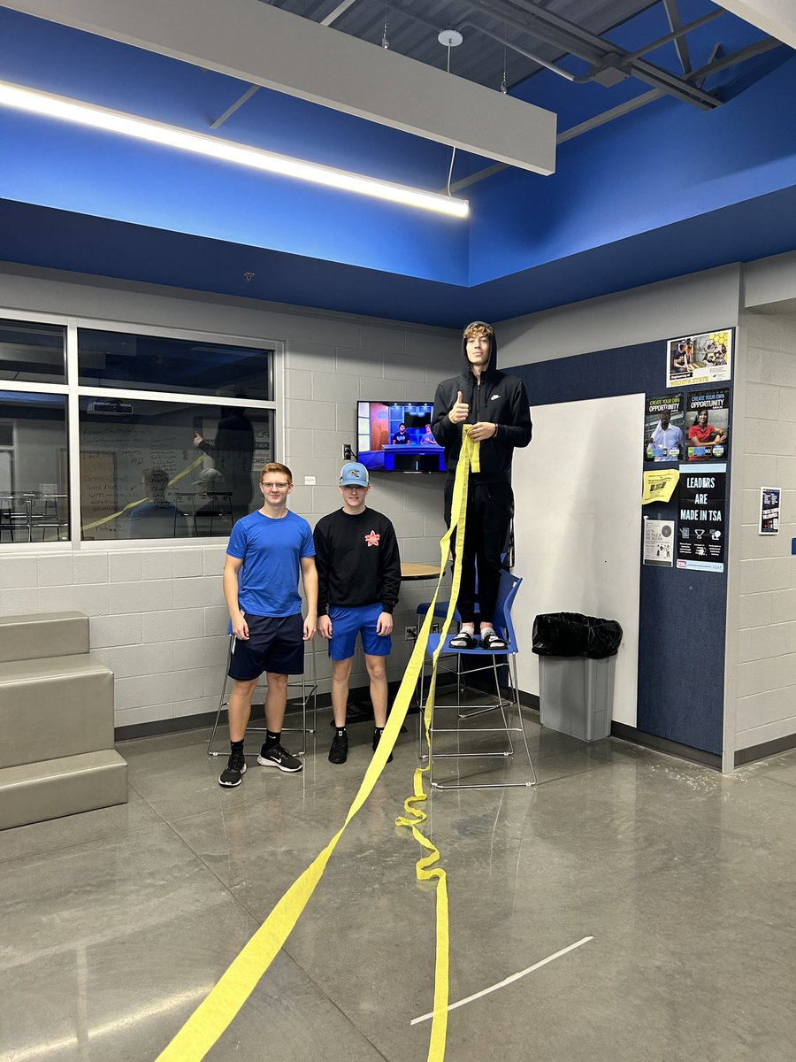 NHS partnered with Student Hocernment to decorate the halls for homecoming week! 
<a href="/GVStuGov/">Grain Valley STU-GOV</a>