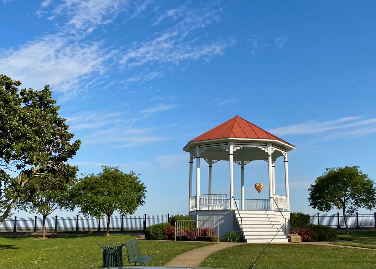 visitnatchez's tweet photo. World Atlas just named Natchez one of "11 Prettiest Towns in Mississippi"...do you agree?

#VisitNatchez #NatchezMS #Natchez #BeautifulCity #VisitMississippi https://t.co/dmJGd8mzUh