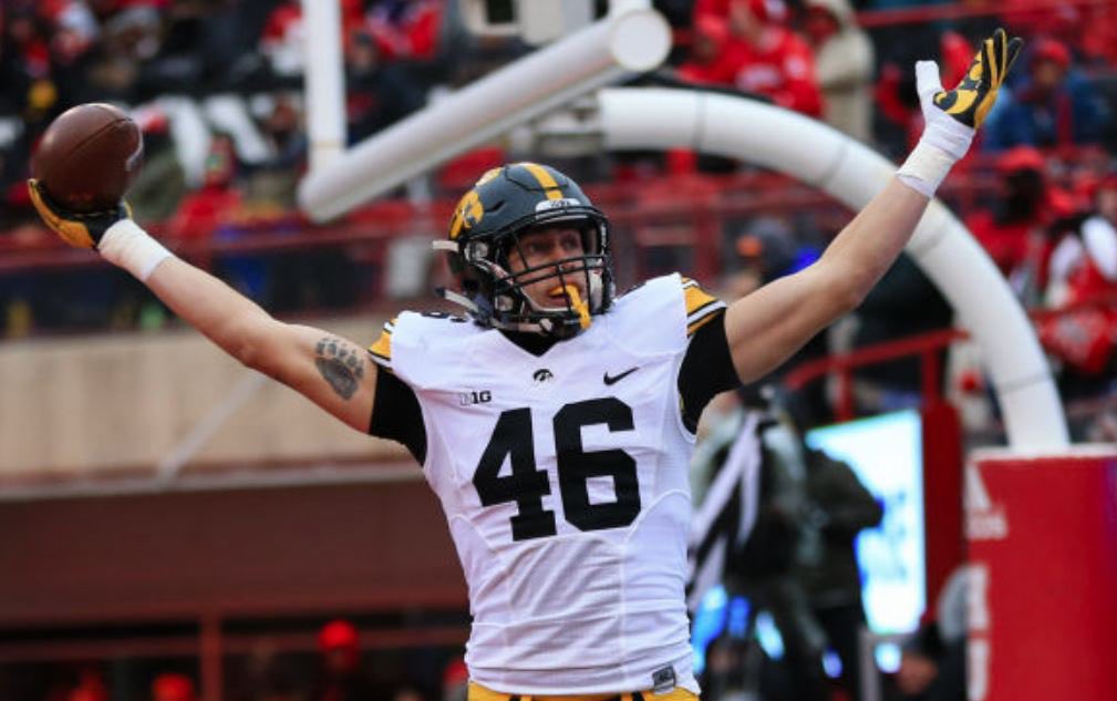 BarstoolUIowa's tweet photo. 🎉Happy birthday George Kittle🎉 https://t.co/IzakdsA8fY