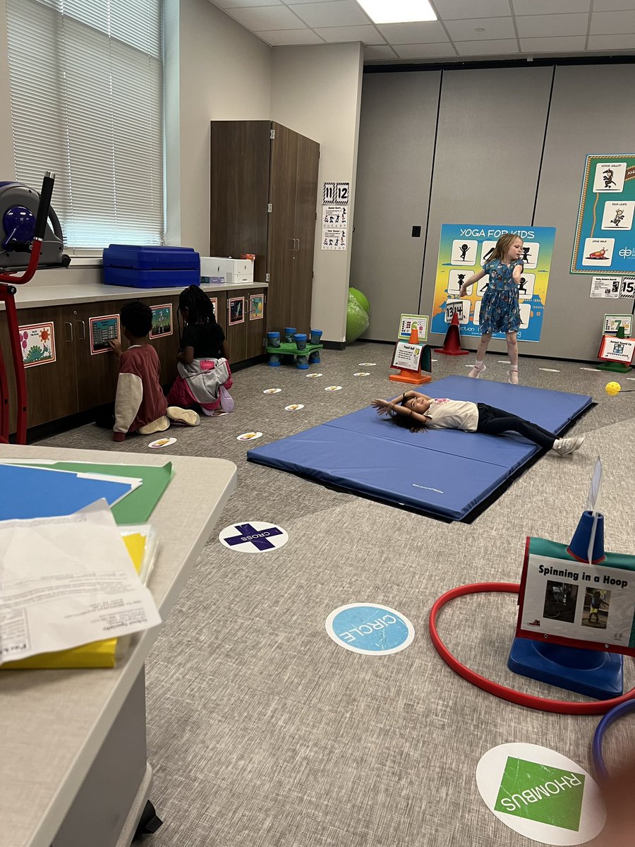 der516's tweet image. ABL lab fun!!  These Broncos  love going through the stations! @BrosnahanES