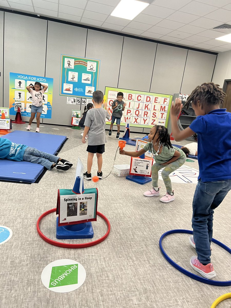 der516's tweet image. ABL lab fun!!  These Broncos  love going through the stations! @BrosnahanES