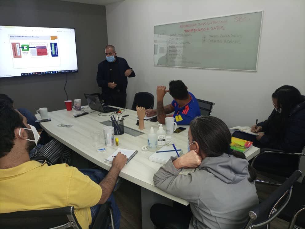 becerra_torres's tweet photo. Comparto este recuerdo del año 2022 cuando fui invitado por el equipo de Avlis Consultores a impartir una formación del sistema de gestión empresarial SAP Business One, fueron varios meses llenos de experiencias y aprendizajes junto a ese maravilloso grupo de colegas https://t.co/1kjcRXWpPk