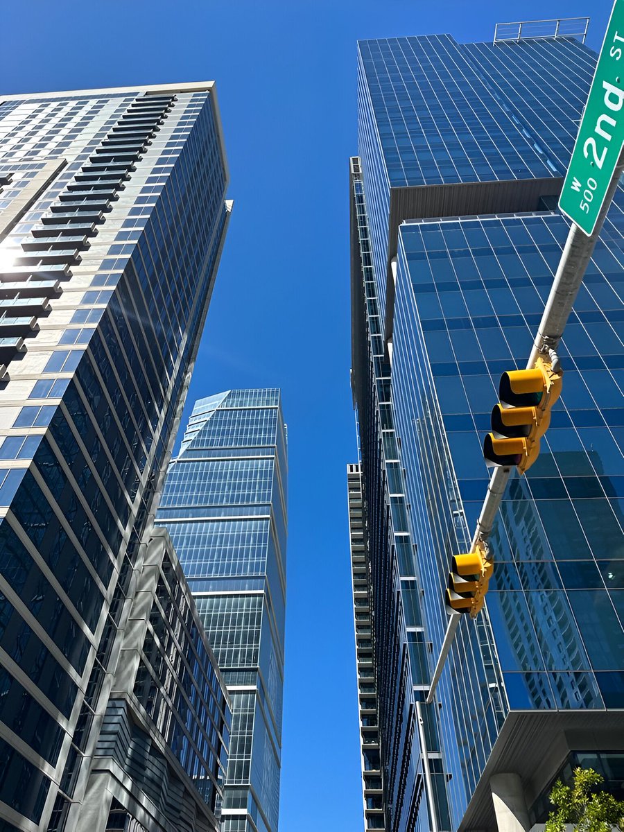 CBriciu's tweet photo. Back in #Austin for the 4th time this year! 🏡 

Witnessing its rapid growth and proud to co-host an event with Austin Venture Association for startup founders. 

Let's talk tech, innovation, and product validation. 

Details: https://t.co/gF2AEB1AEg 🙌 

#Linnify https://t.co/GcxA2TMJqW