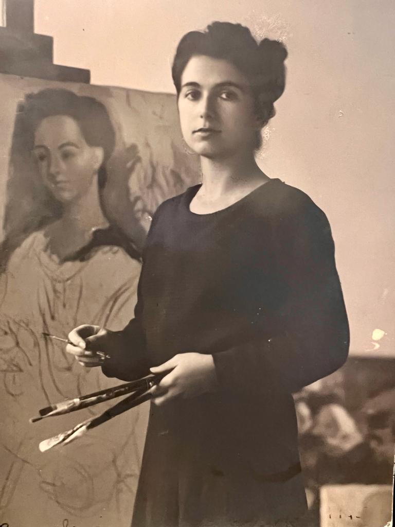 🔴 ¡HAY FECHA!

Feliz de anunciar que la exposición de ROSARIO DE VELASCO se inaugurará el 18 DE JUNIO DE 2024 en el <a href="/MuseoThyssen/">Museo Thyssen</a>. Posteriormente viajará al <a href="/GVAmubav/">Museu de Belles Arts de València</a>. 

Gracias por ayudarme a buscar la obra de mi tía abuela y sacarla del olvido. 

¡Rosario, va por ti! ❤️