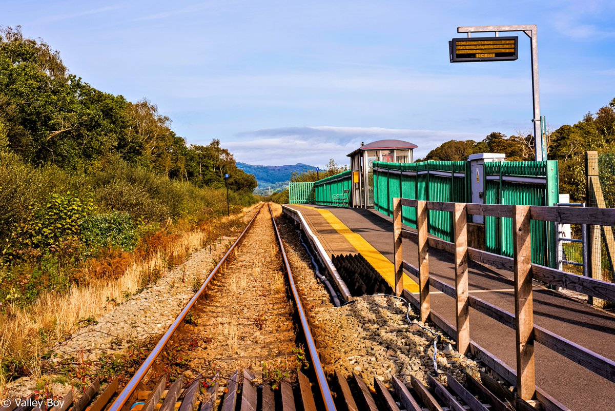 BJRoberts's tweet photo. Eryri's Conwy Valley in October at Dolgarrog Halt Station, on the Llanrwst side of the River Conwy's Pipe Bridge. @Ruth_ITV @ItsYourWales @NWalesSocial @OurWelshLife @northwaleslive @northwalescom @AllThingsCymru #Eryri #ConwyValley #Dolgarrog #RiverConwy #PipeBridge #TFW #Wales https://t.co/ThvLDyrJER