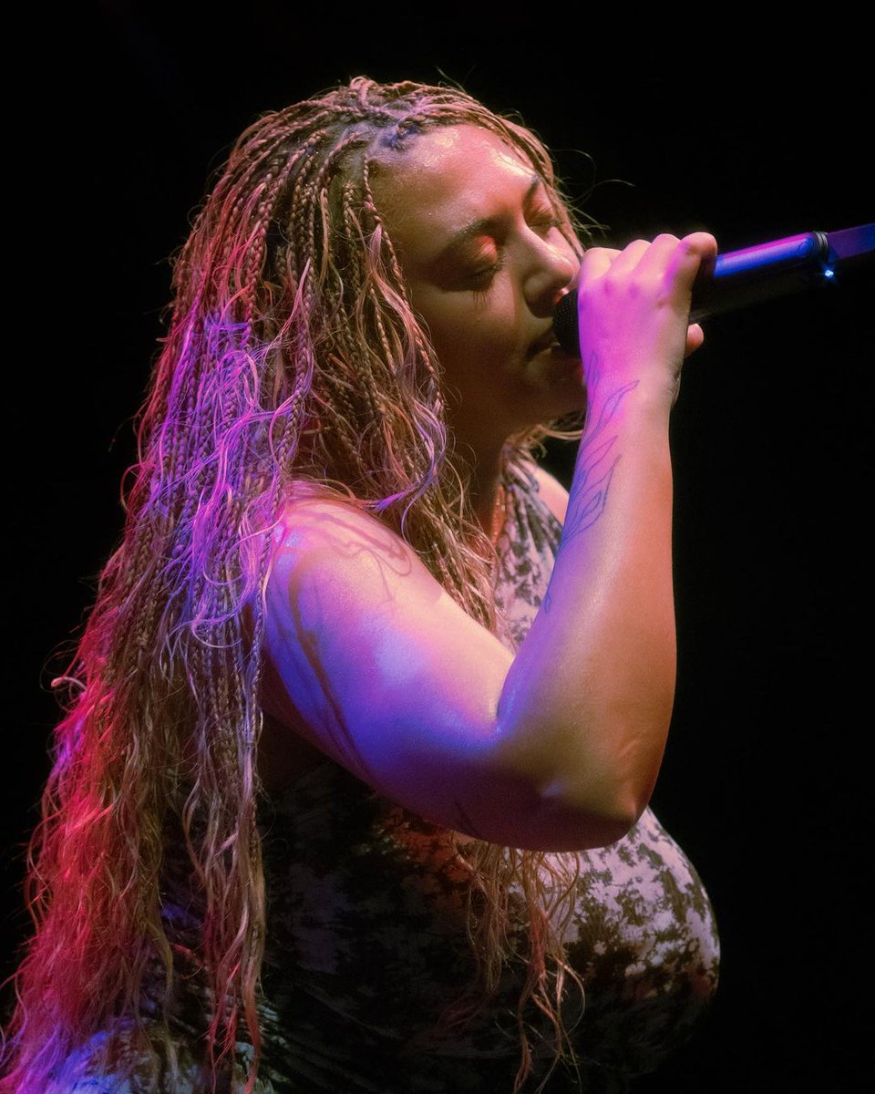 mahalia's tweet photo. leedssss my heart is full 🥹 🫀 we've all worked so hard to bring you this show and i am SO happy we are finally singing IRL together 💕 
https://t.co/91yAqzoNB3  

📸 Emie Grimwood https://t.co/dwXDC8EXiB