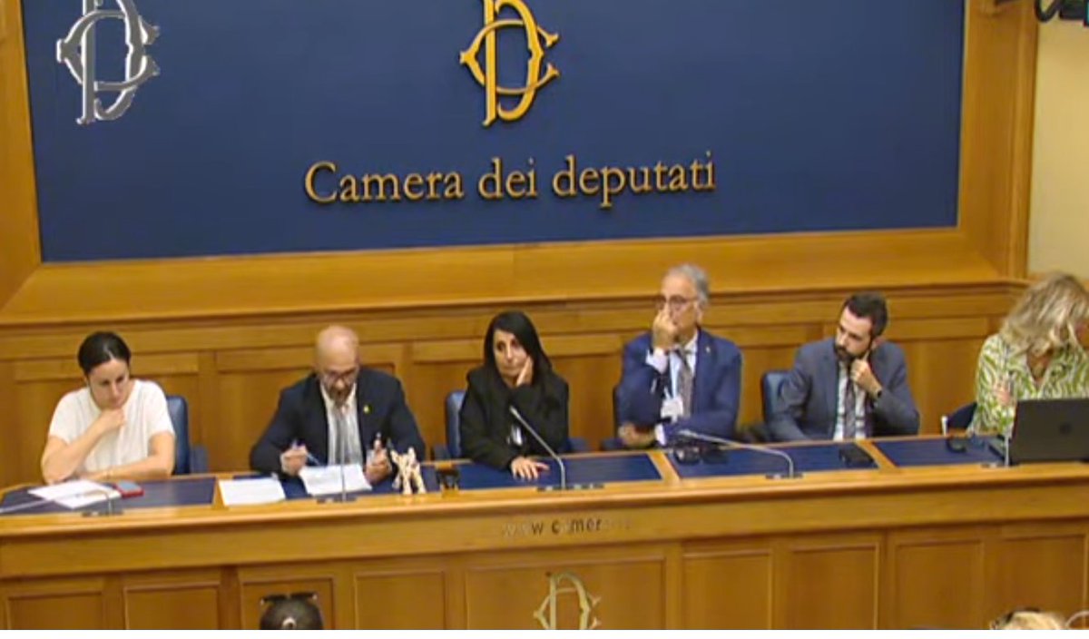 Siamo in diretta ora dalla Camera dei Deputati a <a href="/Montecitorio/">Camera dei deputati</a> 
#giulemanidaisantuari

Segui la Diretta webtv.camera.it/evento/23449
