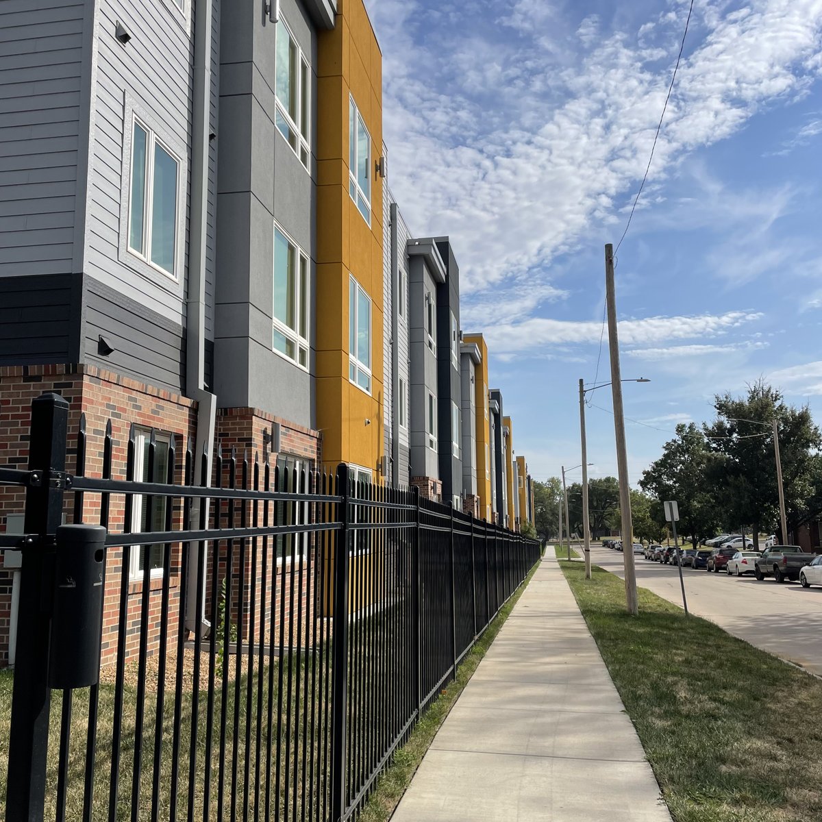 SeventeenthWsu's tweet photo. Experience stress-free living at Seventeenth.

Our secure gated community and 24/7 security cameras provide a safe and secure home for our residents and community members.

Tour your future home today: https://t.co/ie66KxCzj8

#17StepsToWSU https://t.co/sEmt4ms23r