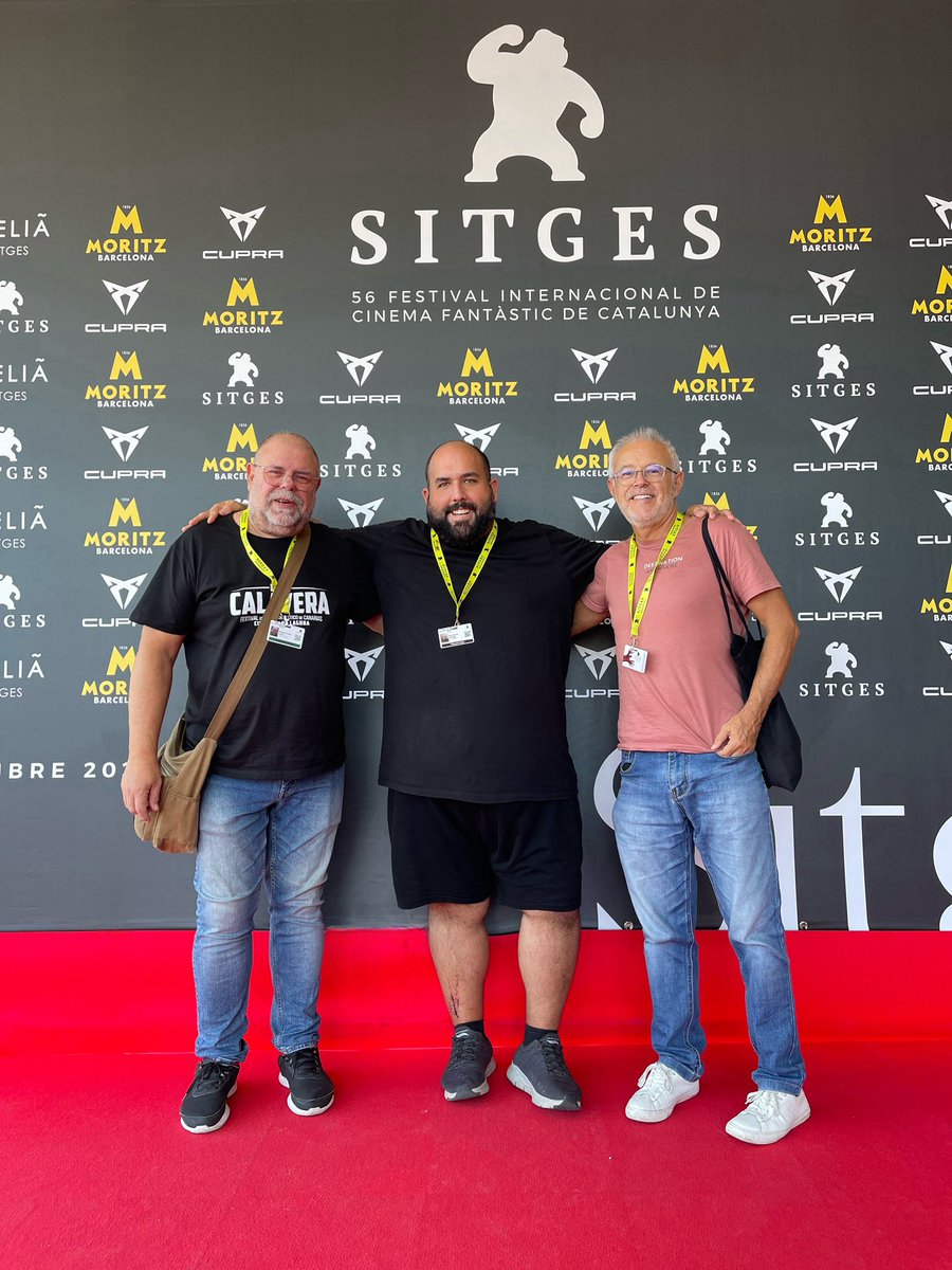 amieracastillo's tweet photo. El año pasado tuve la gran suerte de conocer a estos dos maravillosos y este año volvemos a coincidir una vez más, sin vosotros los festivales no serían posibles! Sois los mejores! https://t.co/l2FA50NgX6