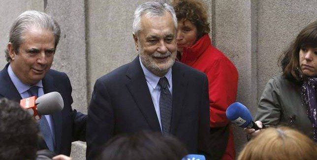 -se defiende de un ladrón armado con una motosierra= cárcel

-roba 700 millones de euros= indulto
