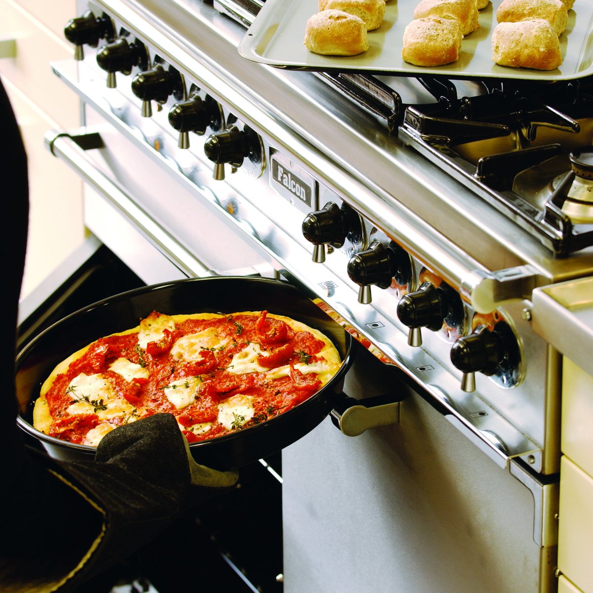 The Falcon brand has a strong association and history with professional cooking ✨

Shop Falcon on our website and receive FREE removal and recycling of your old cooker ⬇️

rangecookers.co.uk/range-cookers/…