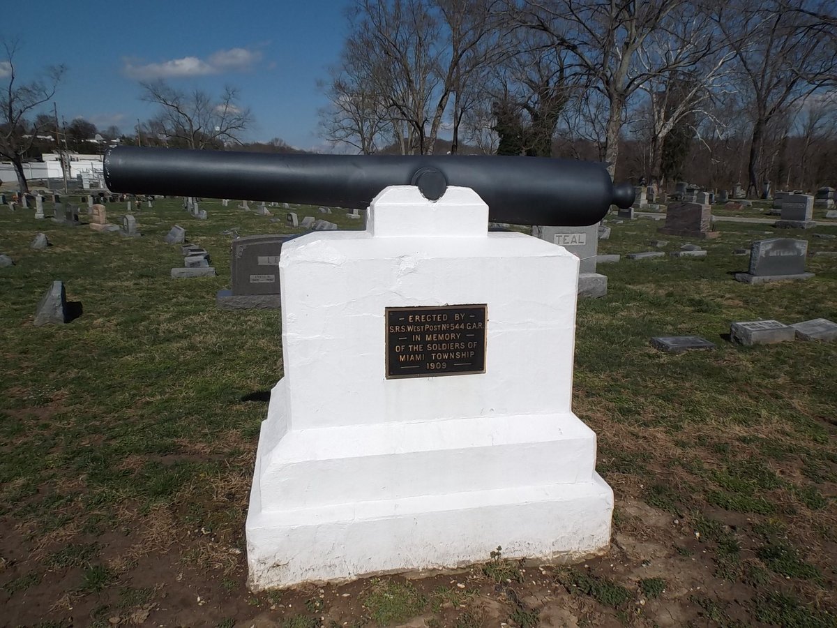 NecroTourist's tweet image. #31daysofgraves #repurposed

#Cemeteries- A cannon barrel attached to a piece of granite to create a veterans memorial.