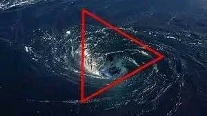 10 .The Bermuda Triangle has always been shrouded in mystery. It's a place of alien abductions, strange disappearances, and ghostly sightings, so naturally people get a little nervous when they think about flying over it.