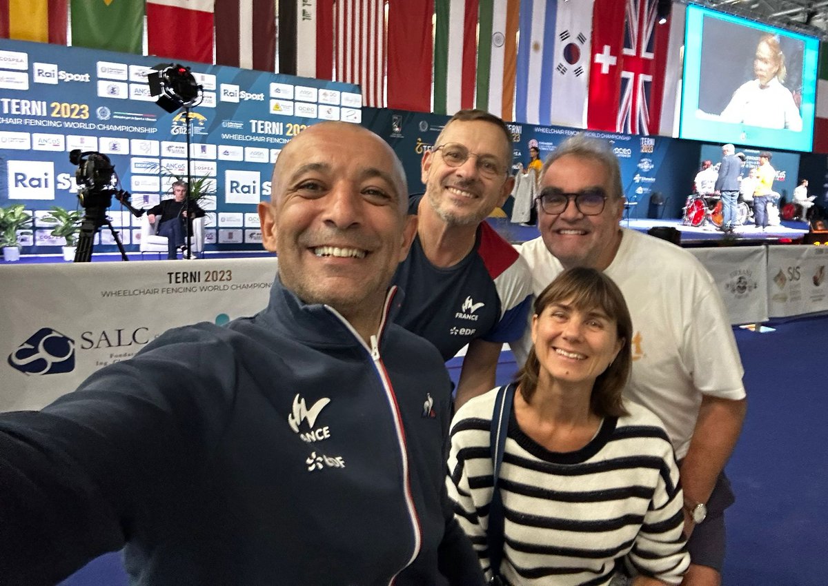ElassineMoez's tweet image. 🥉Magnifique médaille de bronze au sabre par équipe - Championnats du Monde 2023 - Terni🤺
🙏Quand vous êtes dans l'impasse individuellement mais au sein d'un #collectif fort soutenu par vos coéquipiers et le coach alors la médaille a une autre saveur #escrime #fencing #Paris2024