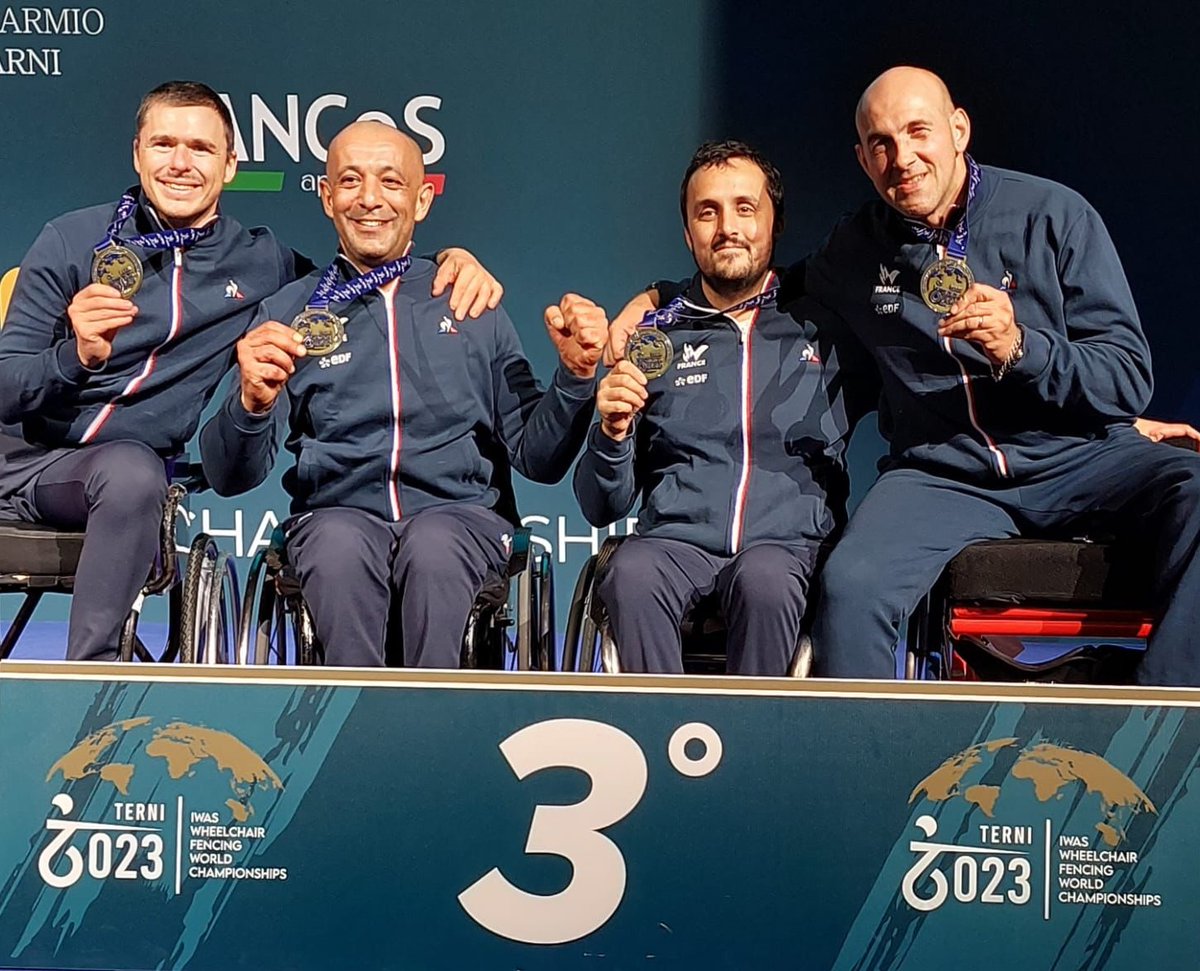 ElassineMoez's tweet image. 🥉Magnifique médaille de bronze au sabre par équipe - Championnats du Monde 2023 - Terni🤺
🙏Quand vous êtes dans l'impasse individuellement mais au sein d'un #collectif fort soutenu par vos coéquipiers et le coach alors la médaille a une autre saveur #escrime #fencing #Paris2024