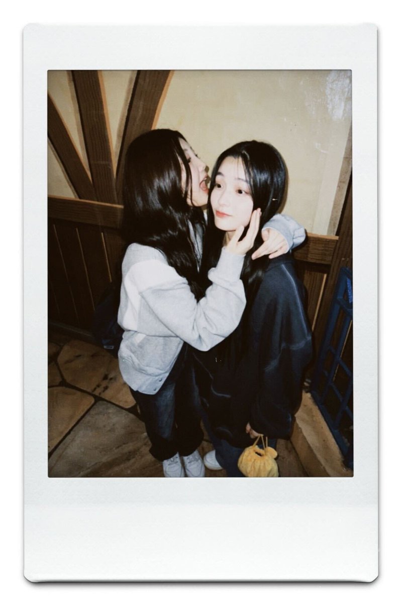 ILLIT_twt's tweet photo. 저희 최근에 롯데월드 갔다왔는데요!!
너무너무 재밌었고 🥺 벌써 또 가고 싶어요! 🥹 https://t.co/K6fFkBqVxq