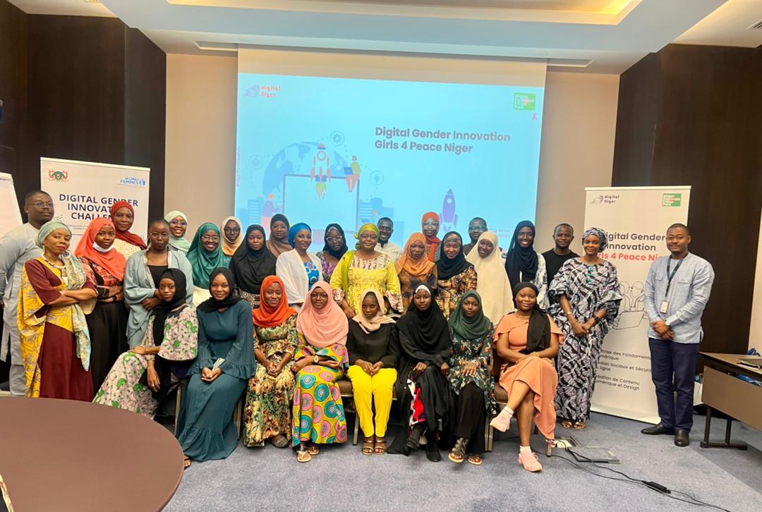 lourwana's tweet photo. Let's start 🚀
Début de la formation du Digital Gender Innovation 👩🏽‍💻 pour les femmes, filles sur  trois(3) jours. 

Des opportunités, des softskills et du #DigitalLiteracy pour une trentaine de participantes. 

#NigerFemmesPaix #DigitalNiger https://t.co/mQn3V1LRK5