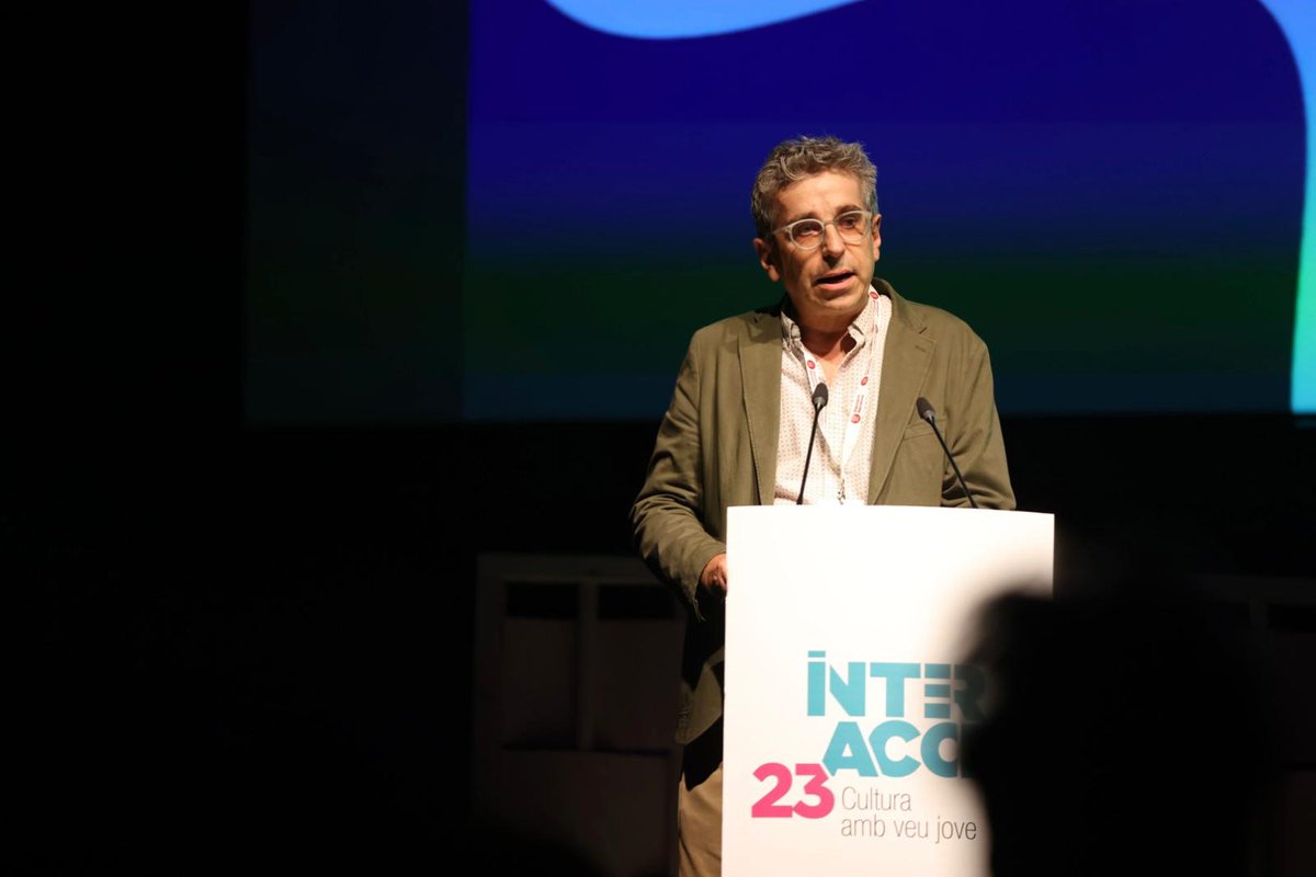 CulturaDIBA's tweet photo. 🌀 Inaugurem #Interacció23 amb @JordiMartiGrau  president de l'Àrea de @CulturaDIBA i @JaviSilvaP  diputat delegat de @joventutdiba.

👥 Comencen tres jornades en què posarem en contacte joves de diversos col·lectius i iniciatives amb els agents culturals públics a qui s’adreça @interaccio.

ℹ️ Programa: https://t.co/HIoRwRAoWg