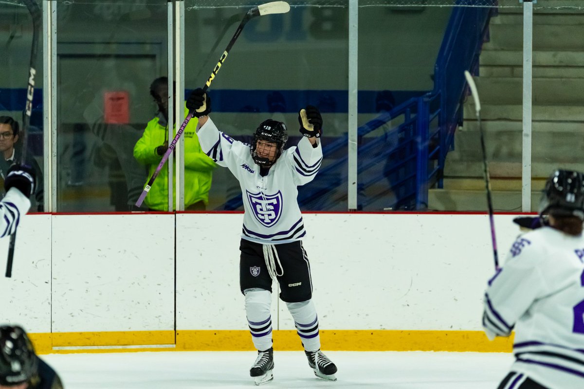 TommieWHockey's tweet photo. Raise your hand if you're ready to open conference play at the @XcelEnergyCtr this Friday 🙋‍♀️🙋‍♀️

#RollToms https://t.co/8gIwA7N3TX