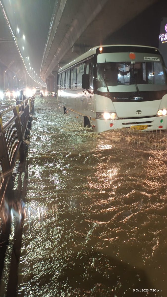 Waterlogging at Hesaraghatta cross, Peenya, Tumkur Road