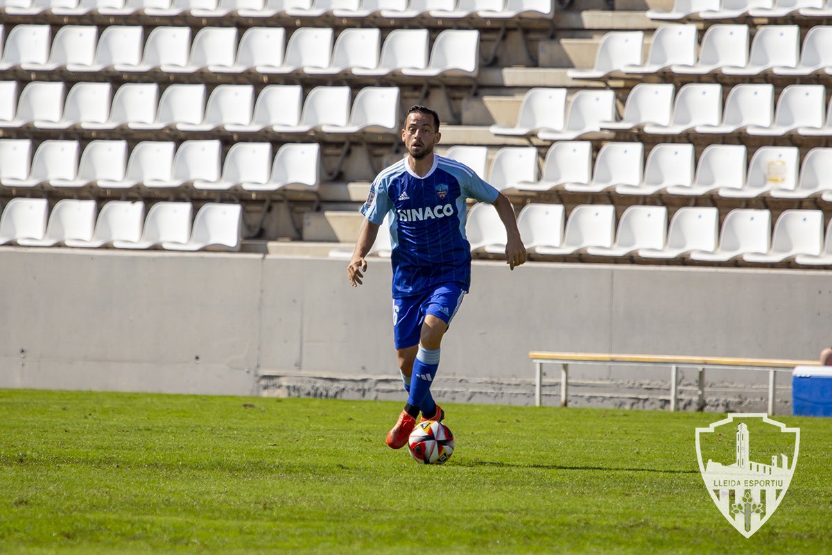 Aromero_10's tweet photo. Primer partido en el Camp d’esports junto a vosotros afición. Grandísimo trabajo de todos… Un orgullo formar parte de este gran club y este EQUIPAZO 💙💙
@SalvarLleidaEsp https://t.co/Ij2ni5NKKN
