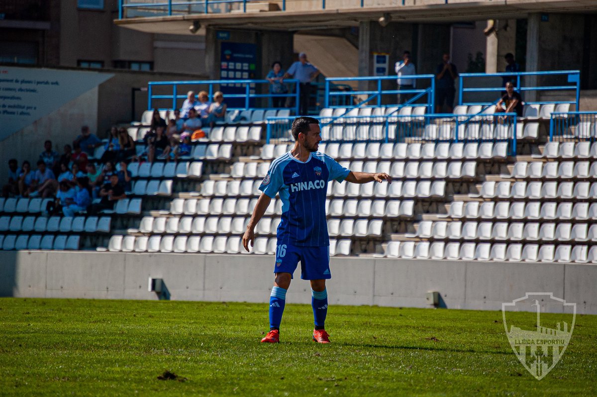 Aromero_10's tweet photo. Primer partido en el Camp d’esports junto a vosotros afición. Grandísimo trabajo de todos… Un orgullo formar parte de este gran club y este EQUIPAZO 💙💙
@SalvarLleidaEsp https://t.co/Ij2ni5NKKN