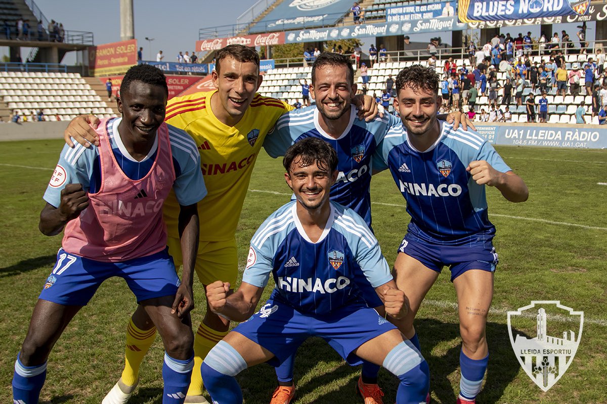 Aromero_10's tweet photo. Primer partido en el Camp d’esports junto a vosotros afición. Grandísimo trabajo de todos… Un orgullo formar parte de este gran club y este EQUIPAZO 💙💙
@SalvarLleidaEsp https://t.co/Ij2ni5NKKN