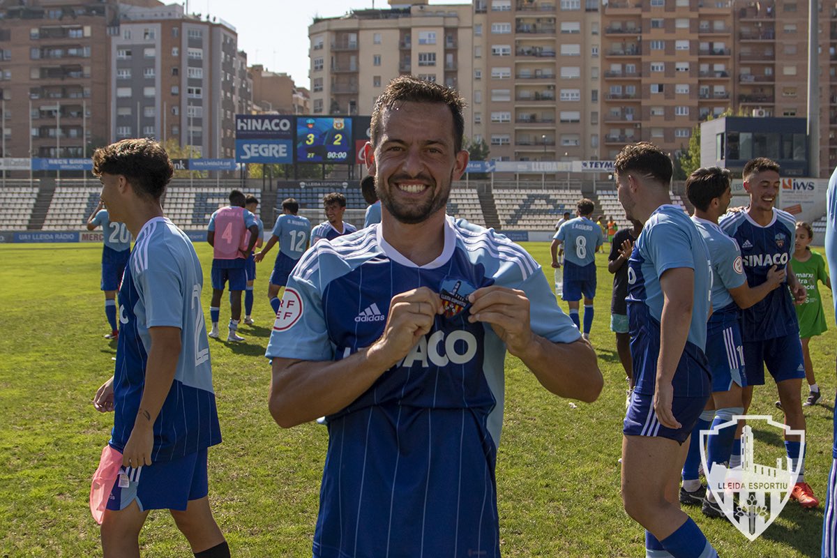 Aromero_10's tweet photo. Primer partido en el Camp d’esports junto a vosotros afición. Grandísimo trabajo de todos… Un orgullo formar parte de este gran club y este EQUIPAZO 💙💙
@SalvarLleidaEsp https://t.co/Ij2ni5NKKN