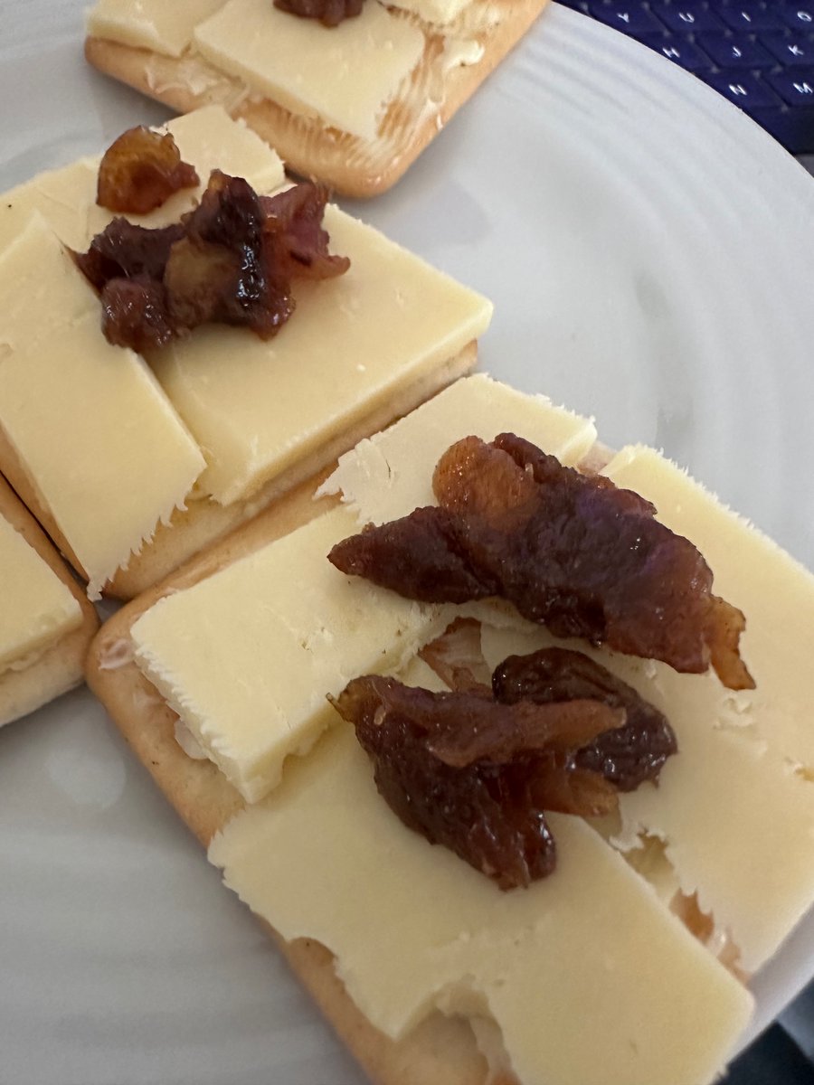 Leanne J tweet media